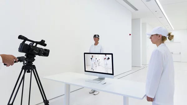 Μαρία Λάλου: "Στο διαδίκτυο πλέον βιώνουμε μία περιοριστική, σκηνοθετημένη πραγματικότητα"