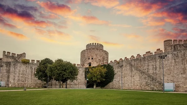 Αντίστροφη μέτρηση για την Μπιενάλε Yeditepe της Τουρκίας