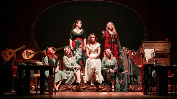 Τέσσερις γυναίκες του πενταγράμμου εμφανίζονται στο θέατρο