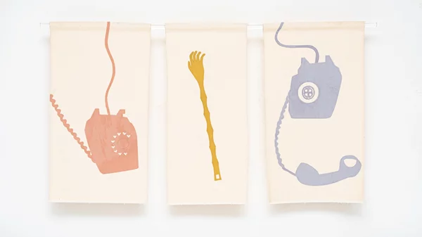 Απόφοιτοι εικαστικοί του Αμερικανικού Κολλεγίου Ελλάδος στη στοά του Moxy Athens City