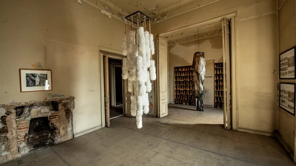 Συνεχίζεται η έκθεση "wanderlust / all passports" στο Μέγαρο Σλήμαν-Μελά μέχρι την επόμενη βδομάδα