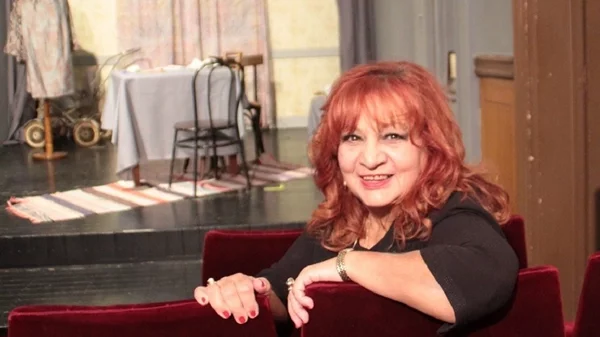 Η Μαίρη Ραζή μιλά για το Θέατρο Πρόβα και μια ζωή αφιερωμένη στο σανίδι