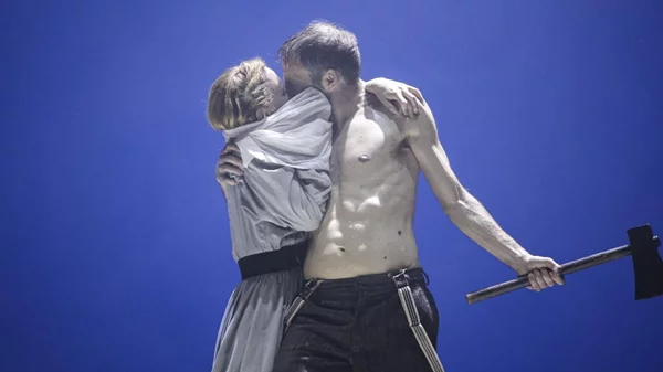 Αμερικανίδα ακαδημαϊκός αποθεώνει την ελληνική εκδοχή του Όσα παίρνει ο άνεμος | Πρώτες εικόνες από την παράσταση