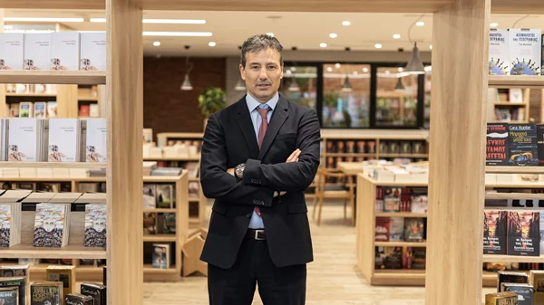 Ο Κωνσταντίνος Παπαδόπουλος των εκδόσεων Διόπτρα απαντά σε δέκα δύσκολες ερωτήσεις