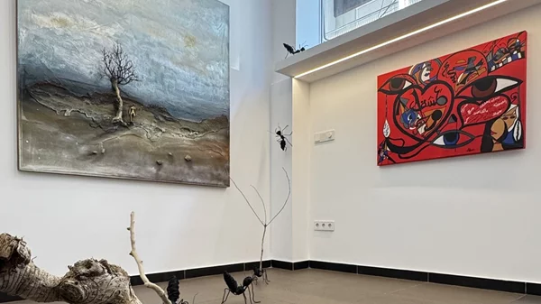 "Ascension": Μια έκθεση για το "κακό μάτι"