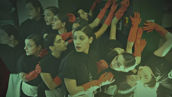 Η ομάδα Disarters μας συστήνεται με μια δική της ανάγνωση στις "Δούλες" του Ζαν Ζενέ