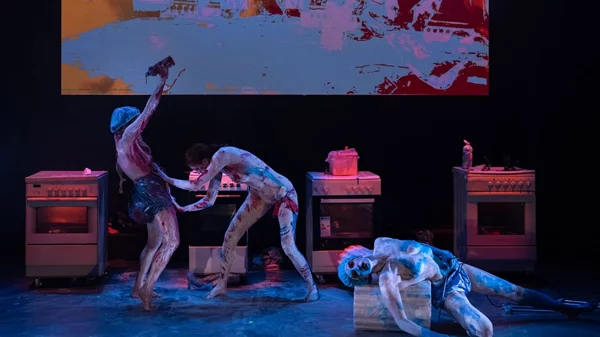 Πάθος, μύθοι και σύγχρονη τέχνη στον κόσμο του "Holy Bitch!"