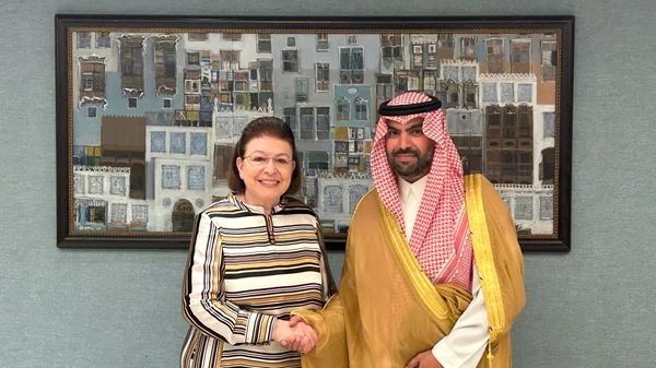 Λίνα Μενδώνη στην Τζέντα: Ετοιμάζεται κοινή έκθεση Ελλάδας-Σαουδικής Αραβίας με θέμα το νερό