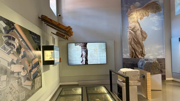 Εγκαινιάστηκε το νέο Αρχαιολογικό Μουσείο Σαμοθράκης