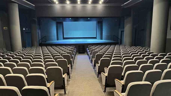 Πρώτες φωτογραφίες από το ανακαινισμένο θέατρο Αλφα- "Ληναίος-Φωτίου"