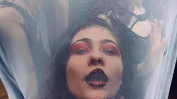 Οι "Βάκχες" σε παράσταση κλειστού χώρου στο Έναστρον