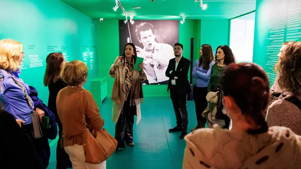 Από τον Βαμβακάρη στον Σκαλκώτα και τον Ξαρχάκο: Πρωτοπόροι συνθέτες επανασυστήνονται στην Πινακοθήκη Γκίκα