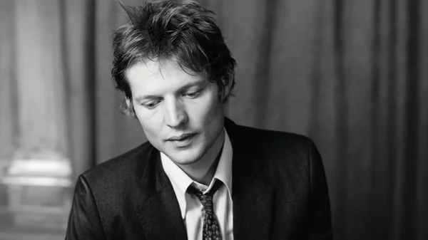 Ο φωτογράφος Nikolai von Bismarck εξερευνά το "Ζωντανό Παρελθόν" της Αθήνας