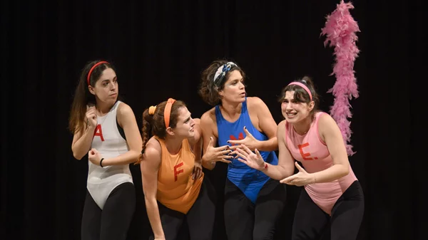 "F.A.M.E.": Πολυγλωσσική παράσταση από την ομάδα KeinKomplot