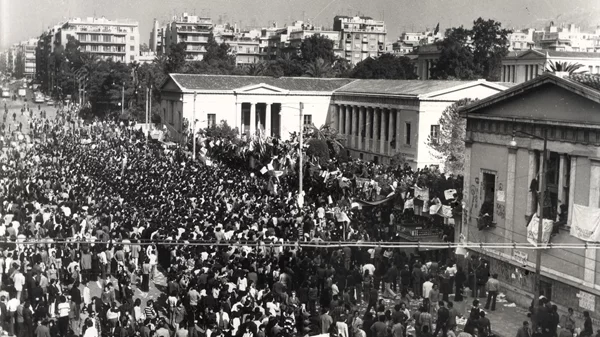 Τα ΑΣΚΙ μοιράζονται 10 στιγμές από την εξέγερση του Πολυτεχνείου