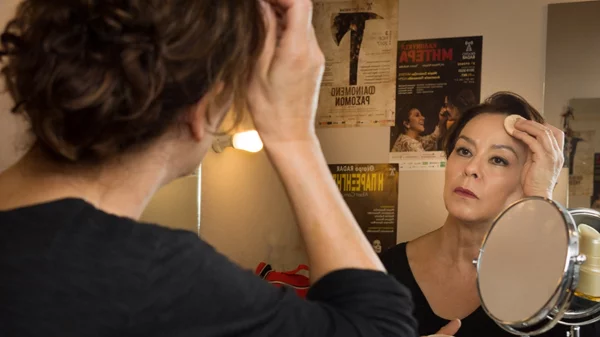 Αναστασία Παπαστάθη: "Στην παραγωγή πρέπει να ρισκάρεις και στην σκηνοθεσία να εμπιστεύεσαι"