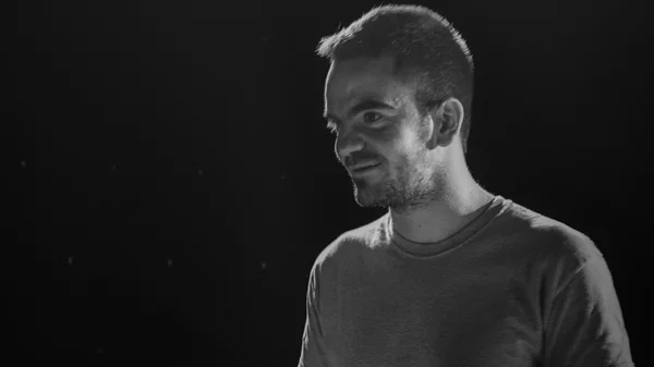 Γιατί ο Αλέξανδρος Διαμαντής επιλέγει να στραφεί σε μια σύγχρονη ελληνική δραματουργία;