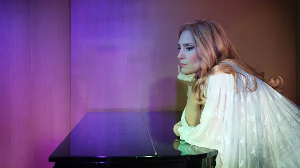 Η Εύα Κοτανίδη ξανασυναντά τη Dalida: Μια επιστροφή - εξομολόγηση στο Μέγαρο Μουσικής