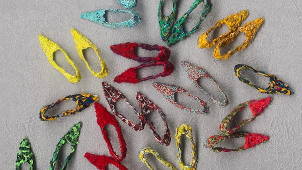 "Τα παπούτσια που λιώναν στον χορό": Το παραμύθι των αδελφών Γκριμ αποκτά άλλο τέλος