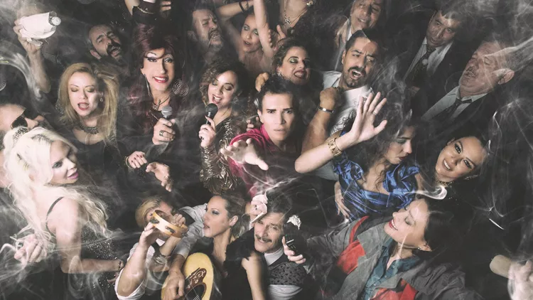 αυτή η νύχτα μένει