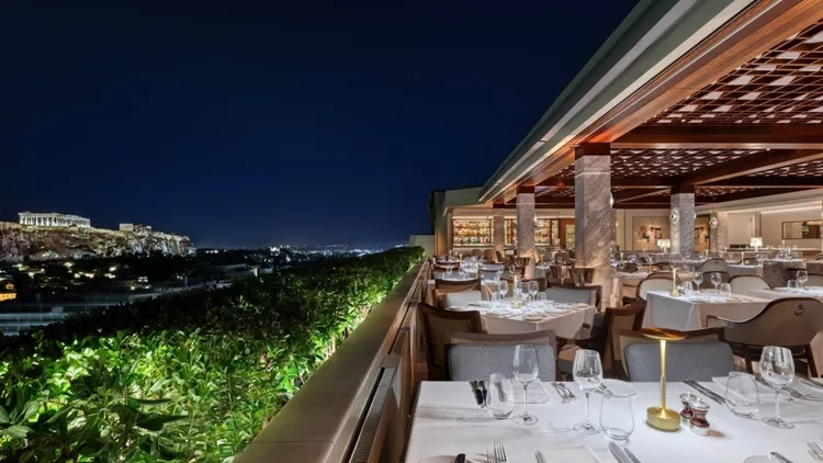 Εστιατόριο GB Roof Garden στο ξενοδοχείο Μεγάλη Βρεταννία στην Αθήνα 2024