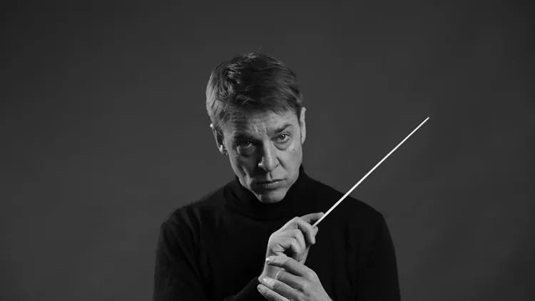 Ο Stefan Geiger διευθύνει την Underground Youth Orchestra
