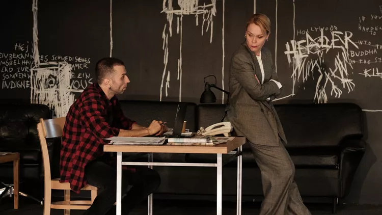 Εχθρός του λαού, Κνωσός