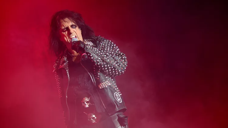 Alice Cooper: Δέκα τραγούδια του μέσα από τα λόγια του ίδιου και πέντε διασκευές σε γνωστά του τραγούδια