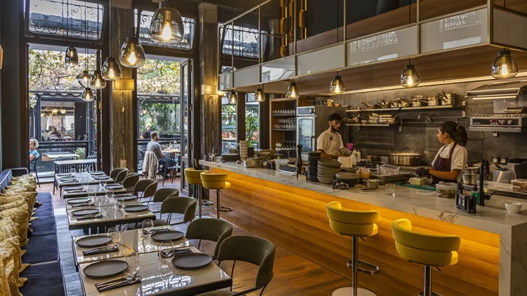 Εστιατόριο Nonnas του Ηλία Κιαζόλι στην Πλάκα