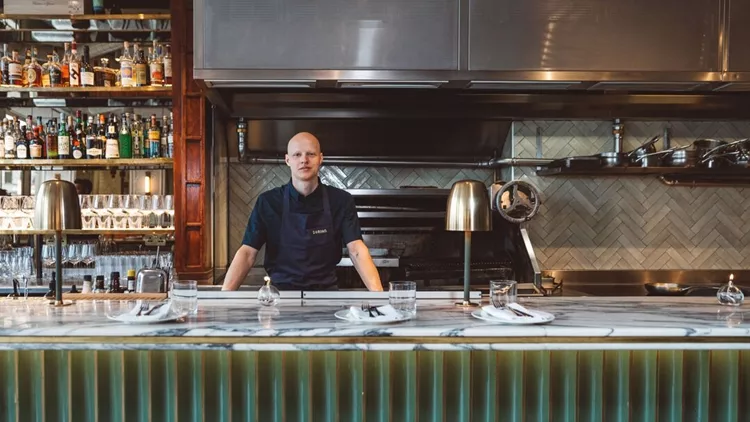 Ο Max Coen στο εστιατόριο Dorian στο Λονδίνο