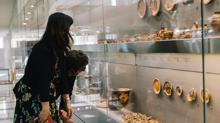 Περιήγηση στις συλλογές του Μουσείου Ακρόπολης για την αρχαία διατροφή - Φωτογραφία Πάρις Ταβιτιάν