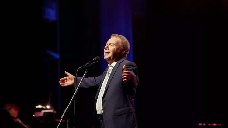 Μανώλης Μητσιάς