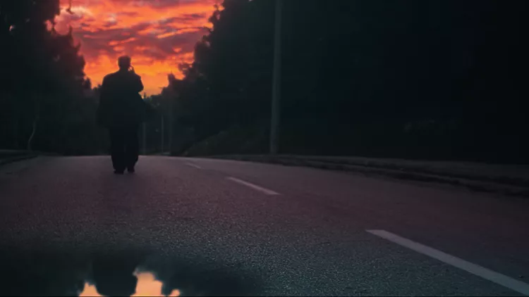 skies_tou_kosmou_short