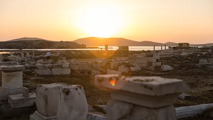 8Delos cDilan Duzguner