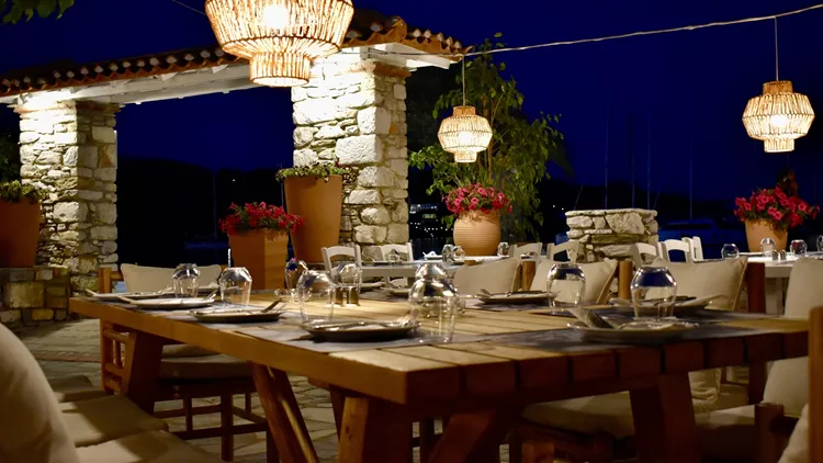 Alkyon Hotel-Carnayo Restaurant