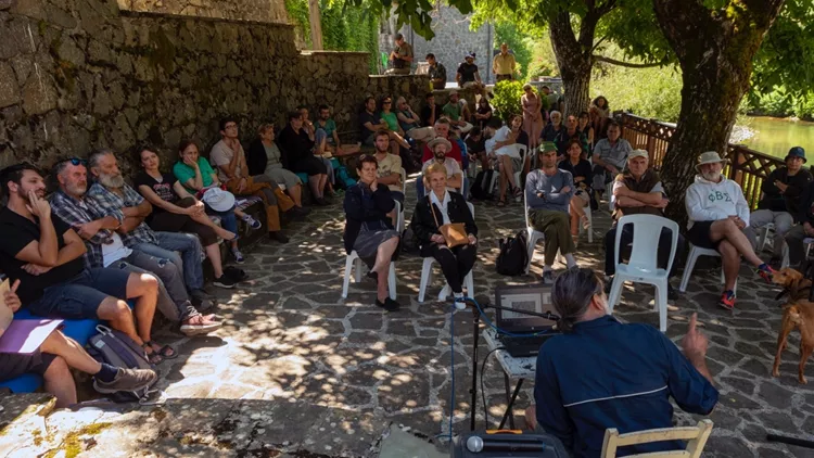 (Α)συνέχειες στα ψηλά βουνά