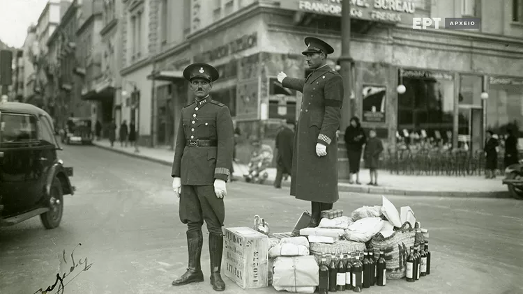 Αθήνα των Χριστουγέννων – έκθεση φωτογραφίας στο City Link (τροχονόμοι στην οδό Πανεπιστημίου, 1939)