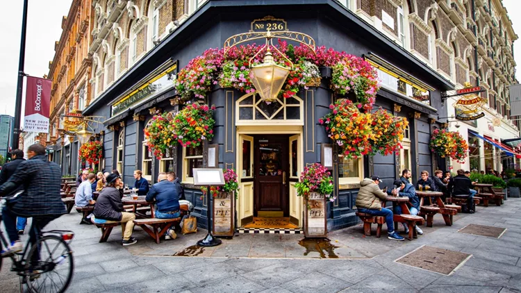 Το τέλος της Βρετανικής pub Λονδίνο και οι δικές μας ταβέρνες