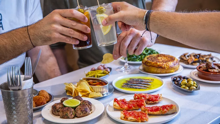 Το καφενείο ¡Topa! στην Κυψέλη 15
