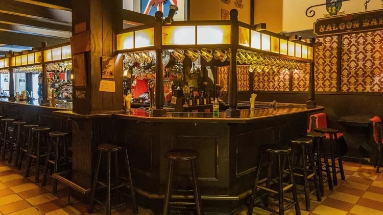 Πρωτοχρονιά στην Red Lion, την πιο παλιά παμπ της Αθήνας