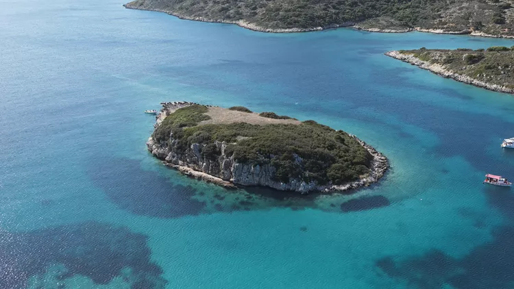 Γενική άποψη των νήσων Άγ. Πέτρος και Κυρά-Παναγιά