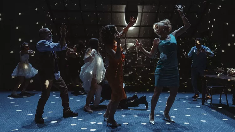 Μέχρι να σβήσουν τ’ άστρα