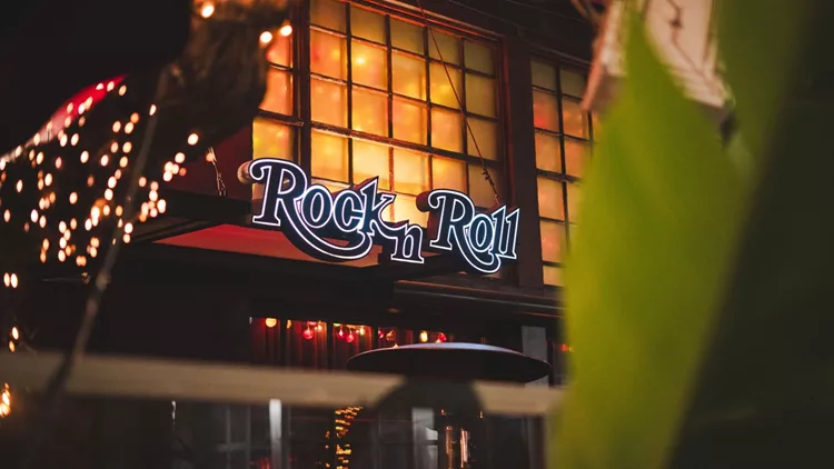 Rock n Roll από τον Άνταμ Κοντοβά στο Κολωνάκι