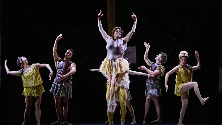 Le convenienze ed inconvenienze teatrali