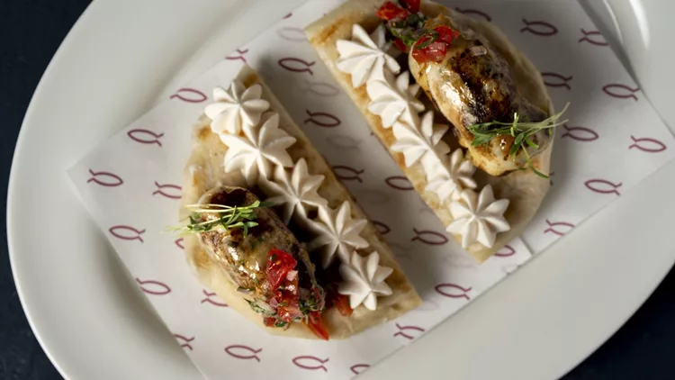 Ο μπακαλιάρος σεφταλιά στο εστιατόριο Ιώδιο στο Κολωνακι