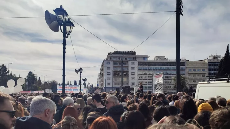 Απεργία 28ης Φεβρουαρίου, Τέμπη, βιβλίο Το πλήθος