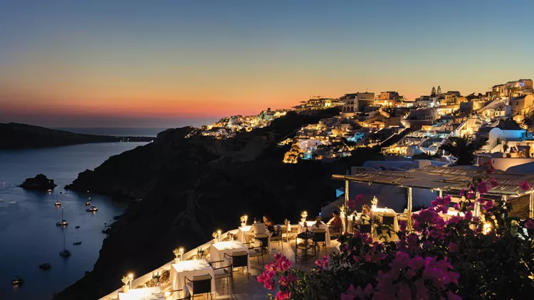 Petr -Canaves_Oia_Suites_Σαντορίνη