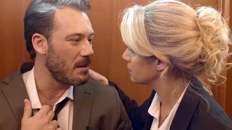 Μαμά στα Κρυφά