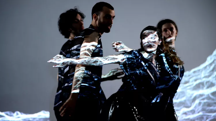 4 + ένα