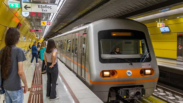 Σταθμός μετρό "Μανιάτικα"